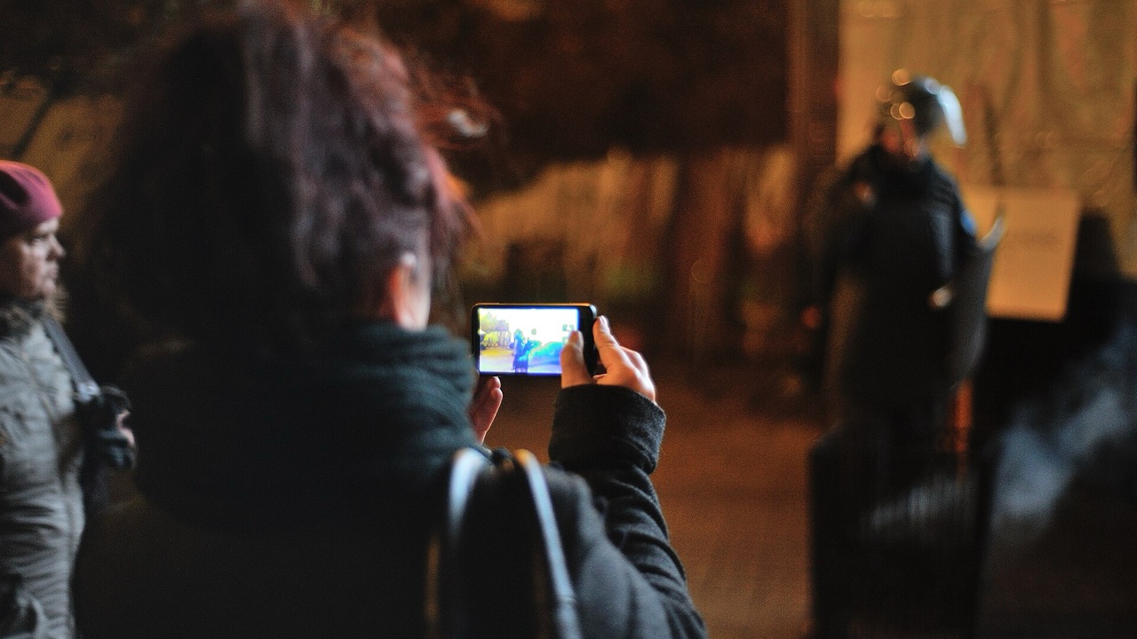 How Does Social Comparison from Social Media Use Change Adolescent Self-evaluation?